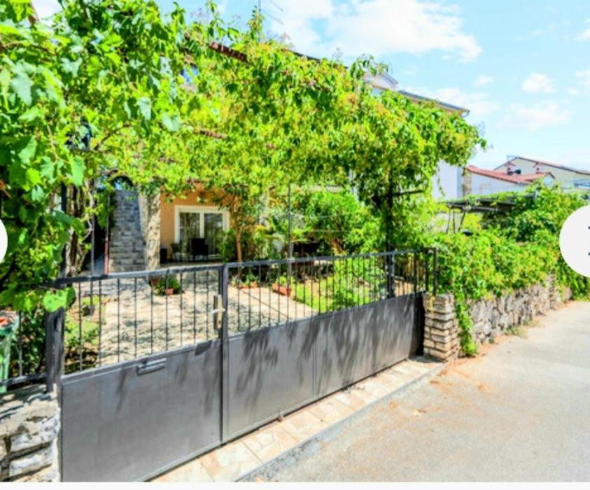 Apartman Arija-Pino Водице Екстериор снимка